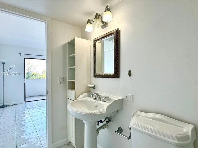 130 S Shore Dr # 4B, Miami Beach FL 33141