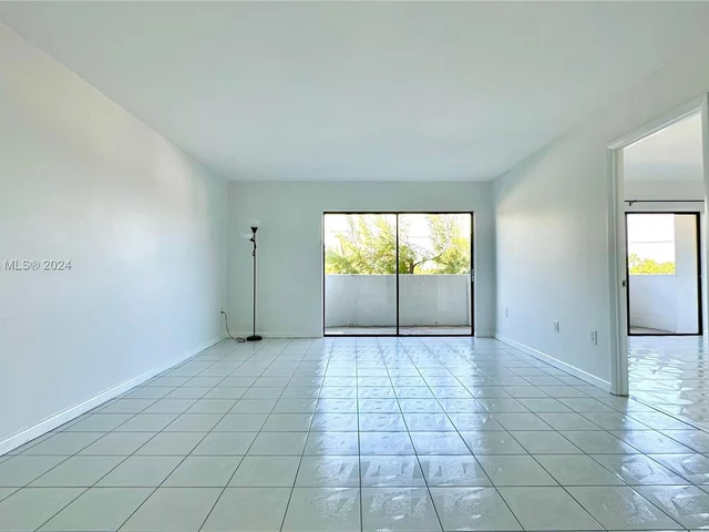 130 S Shore Dr # 4B, Miami Beach FL 33141