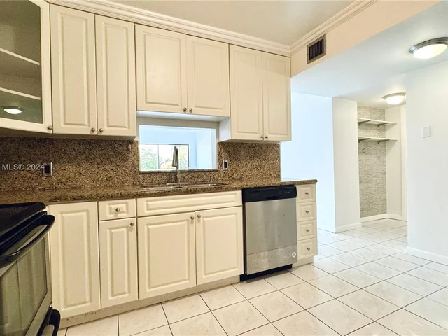 130 S Shore Dr # 4B, Miami Beach FL 33141