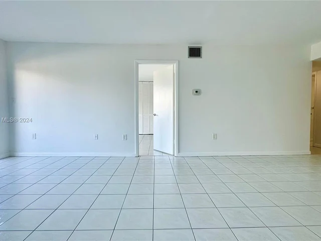 130 S Shore Dr # 4B, Miami Beach FL 33141