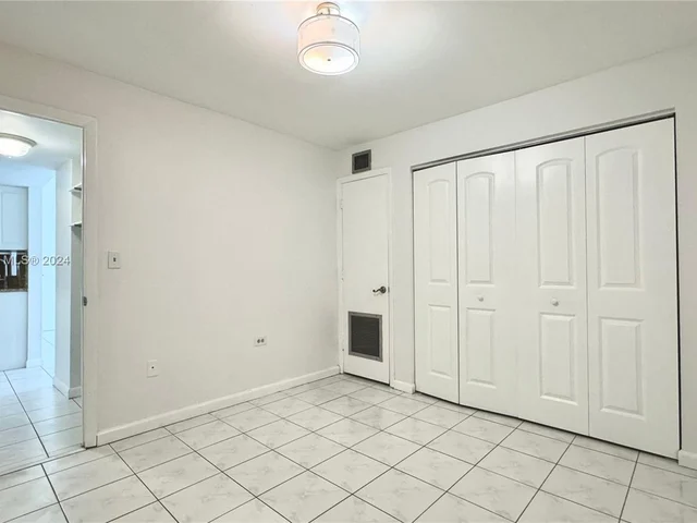 130 S Shore Dr # 4B, Miami Beach FL 33141