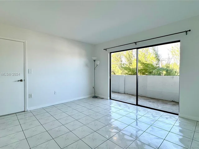 130 S Shore Dr # 4B, Miami Beach FL 33141