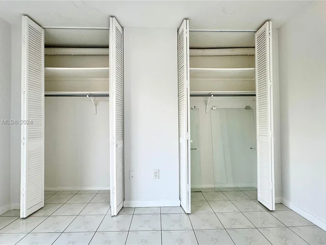 130 S Shore Dr # 4B, Miami Beach FL 33141