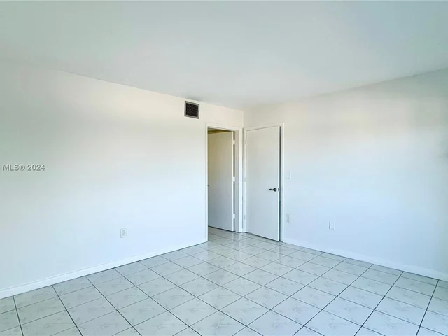 130 S Shore Dr # 4B, Miami Beach FL 33141