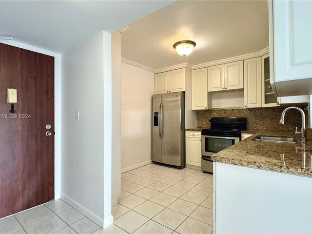 130 S Shore Dr # 4B, Miami Beach FL 33141