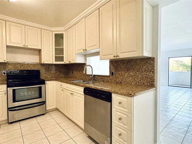 130 S Shore Dr # 4B, Miami Beach FL 33141