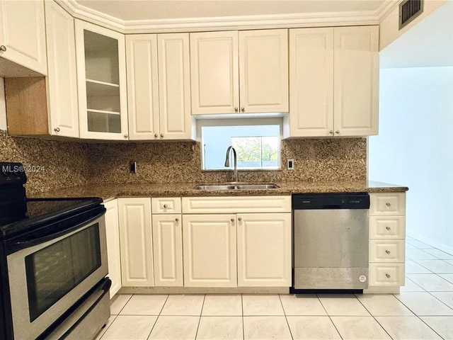 130 S Shore Dr # 4B, Miami Beach FL 33141