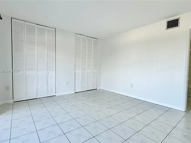 130 S Shore Dr # 4B, Miami Beach FL 33141