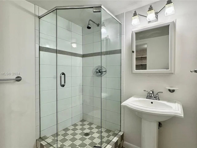 130 S Shore Dr # 4B, Miami Beach FL 33141