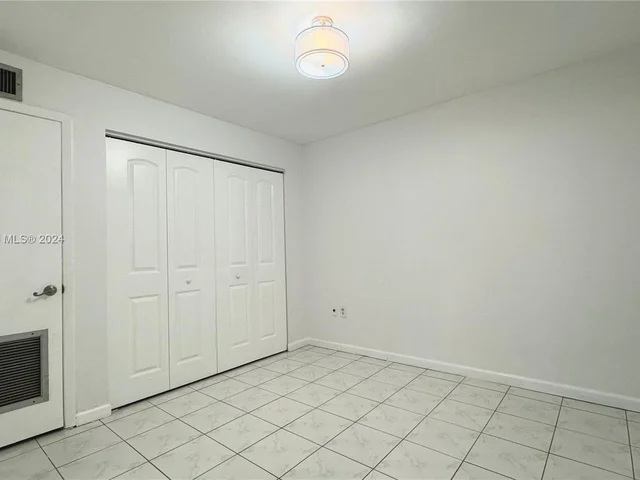 130 S Shore Dr # 4B, Miami Beach FL 33141