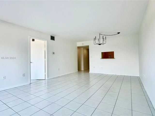 130 S Shore Dr # 4B, Miami Beach FL 33141