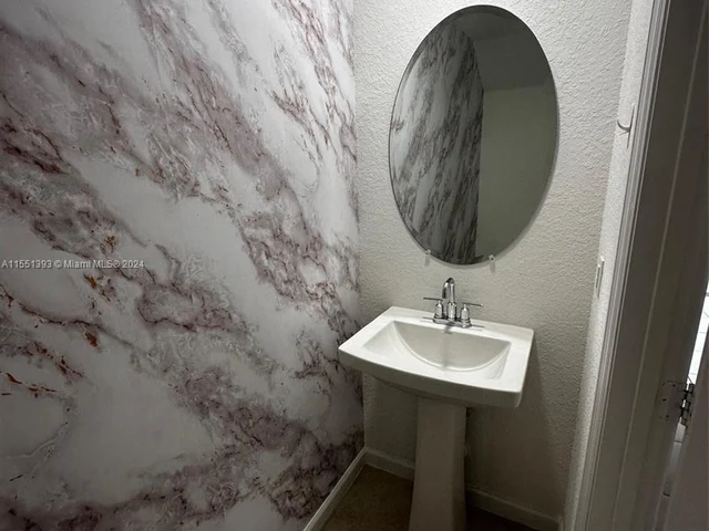 2810 NW 181st St, Miami Gardens FL 33056