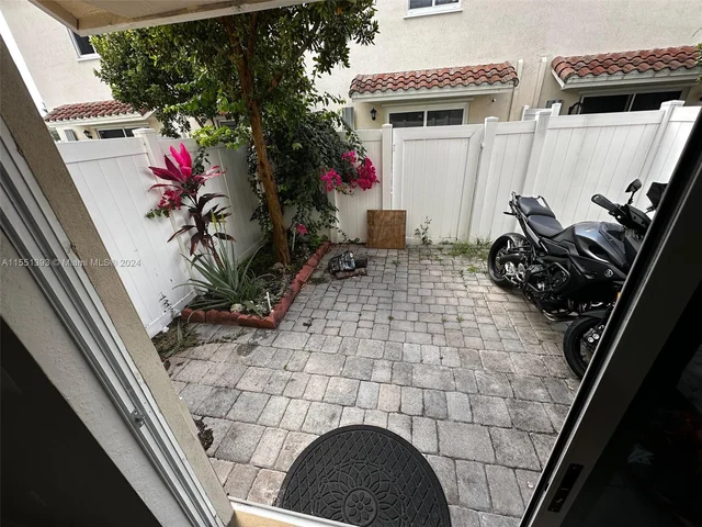 2810 NW 181st St, Miami Gardens FL 33056