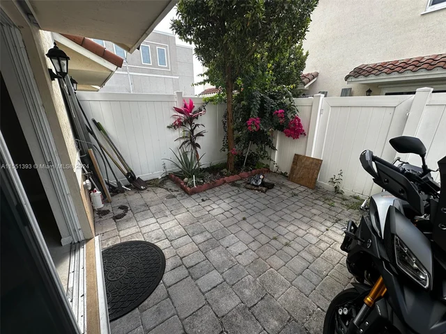 2810 NW 181st St, Miami Gardens FL 33056