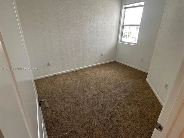 2810 NW 181st St, Miami Gardens FL 33056