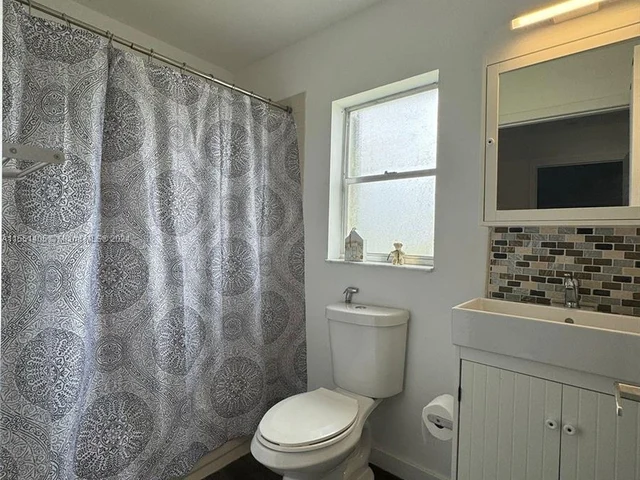 6027 NW 91st Ave, Tamarac FL 33321