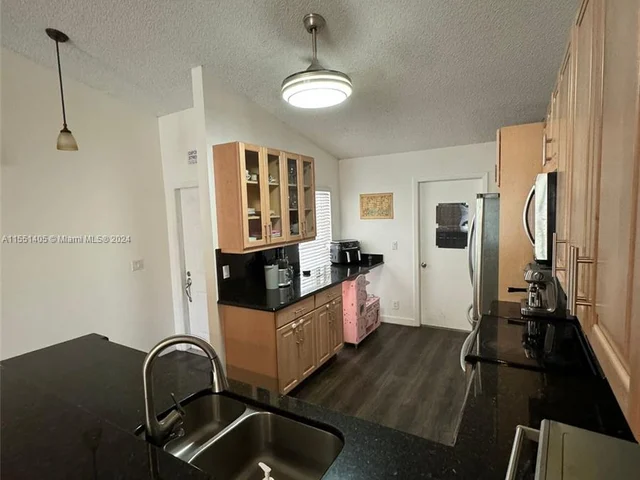 6027 NW 91st Ave, Tamarac FL 33321