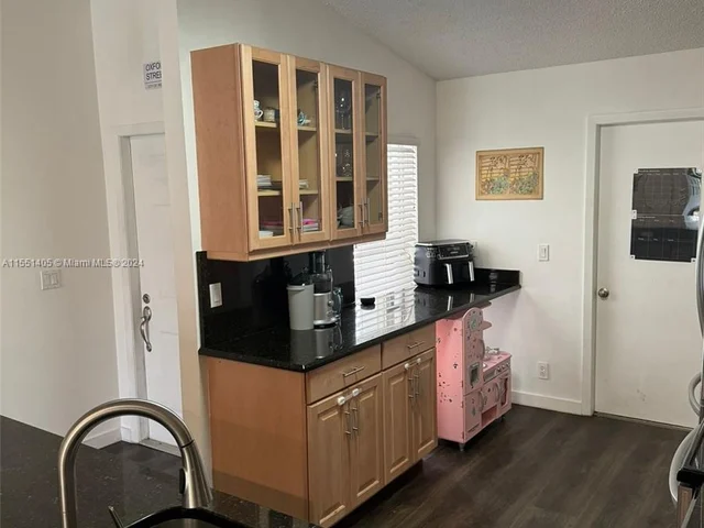 6027 NW 91st Ave, Tamarac FL 33321