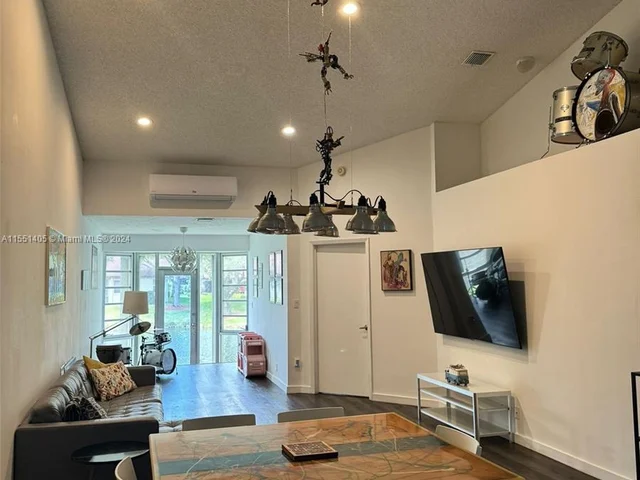 6027 NW 91st Ave, Tamarac FL 33321