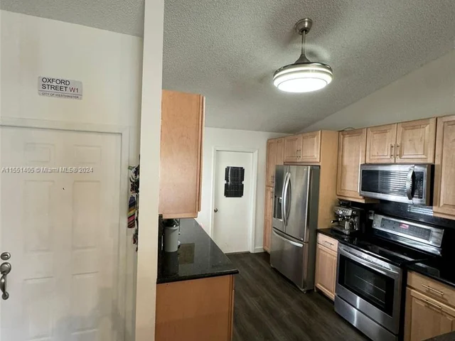 6027 NW 91st Ave, Tamarac FL 33321