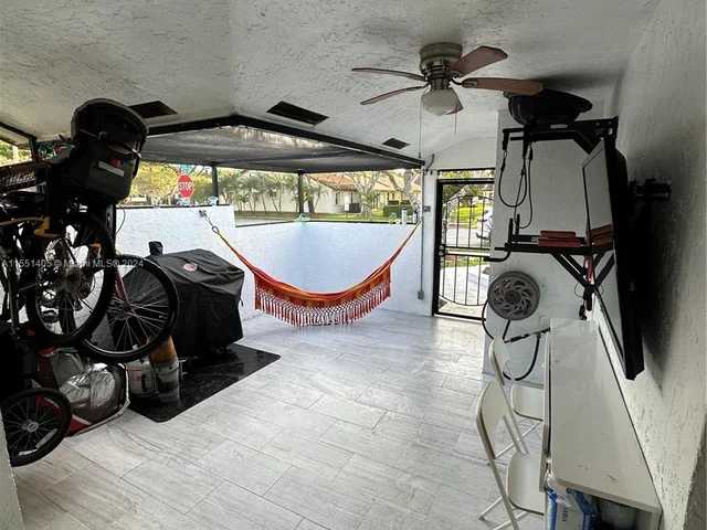 6027 NW 91st Ave, Tamarac FL 33321