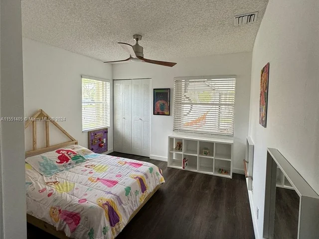 6027 NW 91st Ave, Tamarac FL 33321