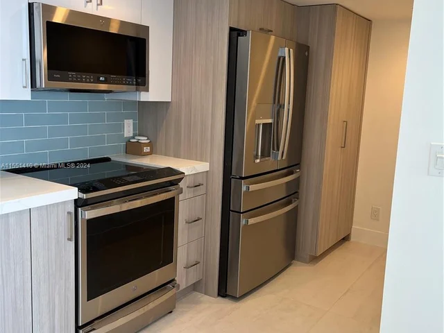 770 Claughton Island Dr # 14, Miami FL 33131