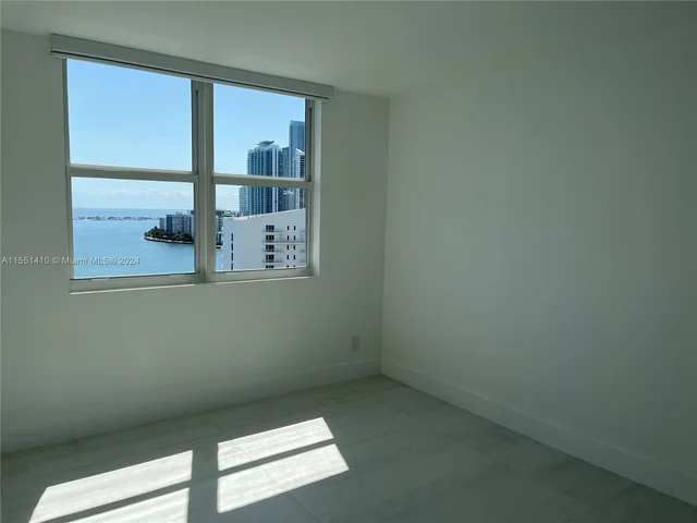 770 Claughton Island Dr # 14, Miami FL 33131