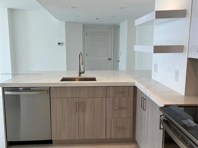 770 Claughton Island Dr # 14, Miami FL 33131