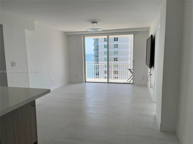 770 Claughton Island Dr # 14, Miami FL 33131