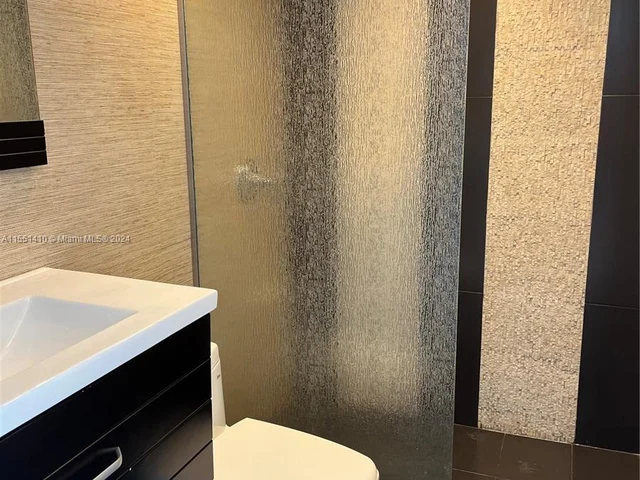 770 Claughton Island Dr # 14, Miami FL 33131