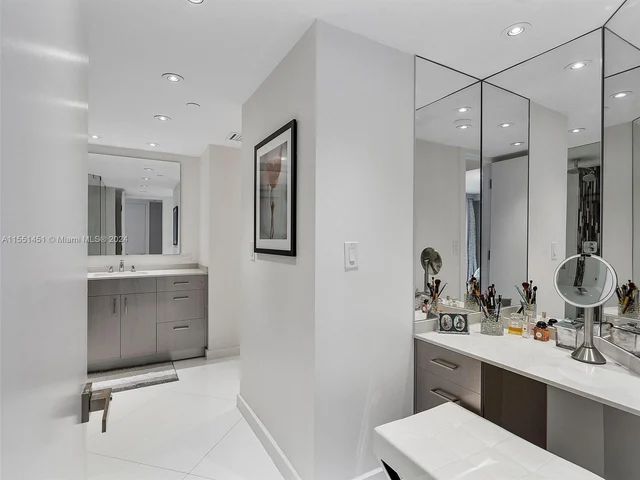 19500 Turnberry Way, Unit 18A, Aventura FL 33180