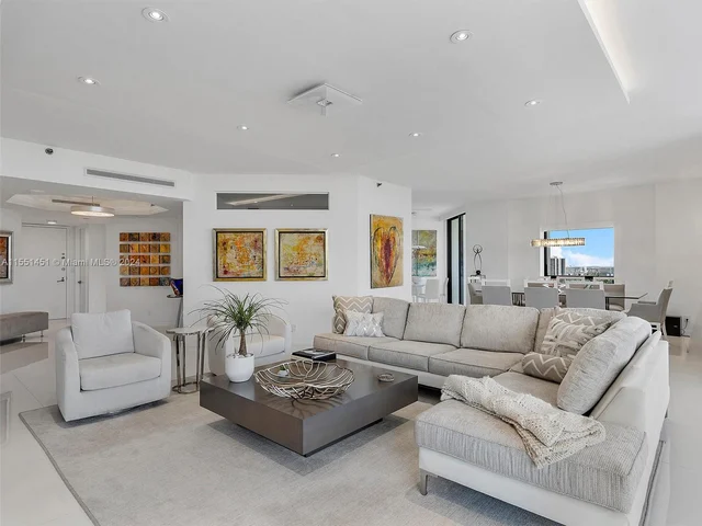 19500 Turnberry Way, Unit 18A, Aventura FL 33180