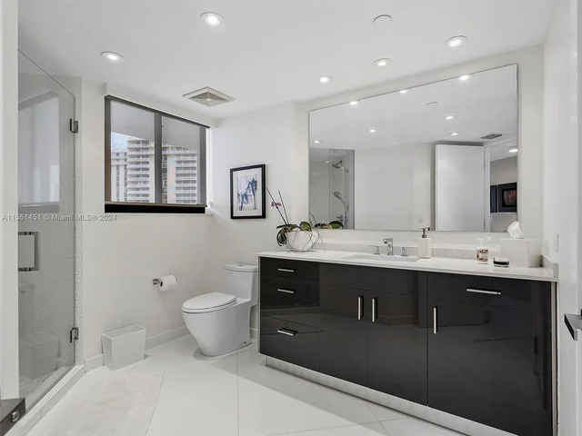 19500 Turnberry Way, Unit 18A, Aventura FL 33180