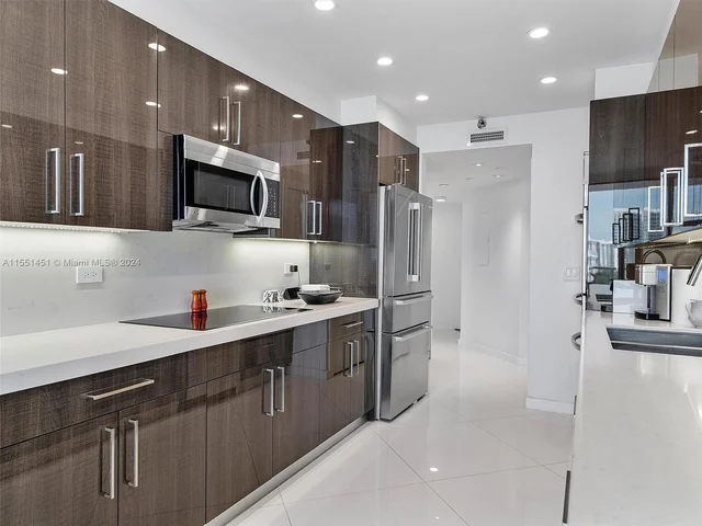 19500 Turnberry Way, Unit 18A, Aventura FL 33180