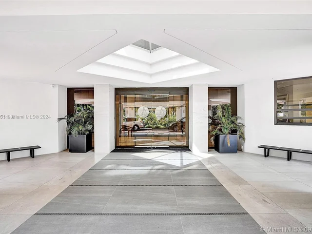 19500 Turnberry Way, Unit 18A, Aventura FL 33180