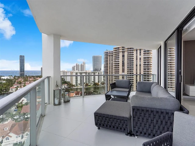 19500 Turnberry Way, Unit 18A, Aventura FL 33180