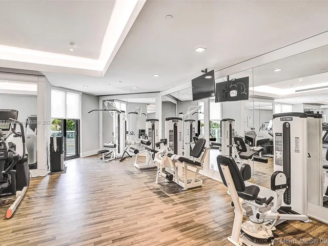 19500 Turnberry Way, Unit 18A, Aventura FL 33180