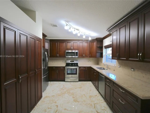 27953 SW 136th Pl, Homestead FL 33032