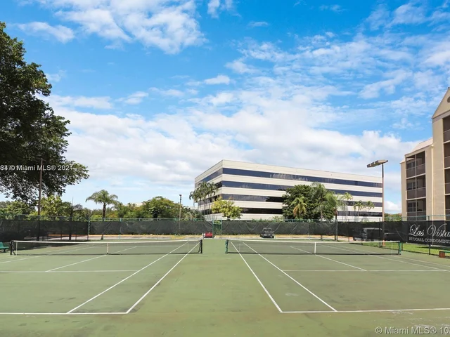 8323 Lake Dr # 405, Doral FL 33166