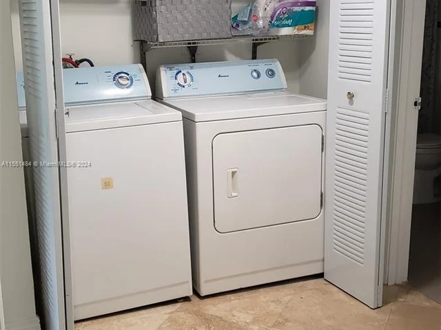 8323 Lake Dr # 405, Doral FL 33166