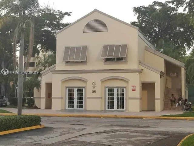 8323 Lake Dr # 405, Doral FL 33166