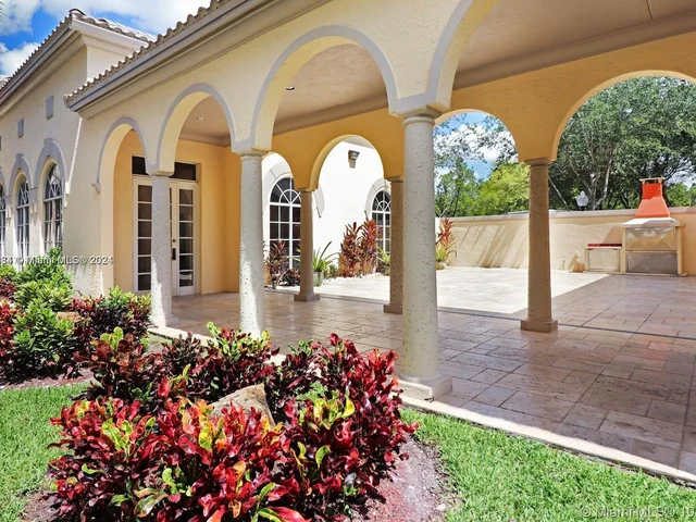 8323 Lake Dr # 405, Doral FL 33166