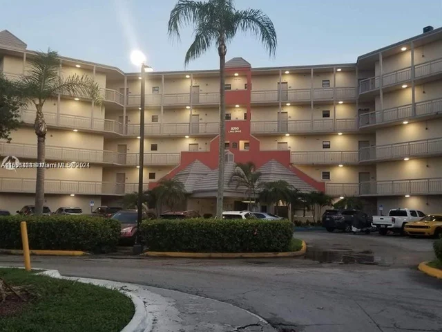 8323 Lake Dr # 405, Doral FL 33166