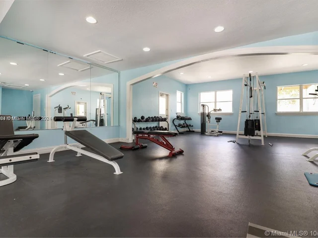 8323 Lake Dr # 405, Doral FL 33166