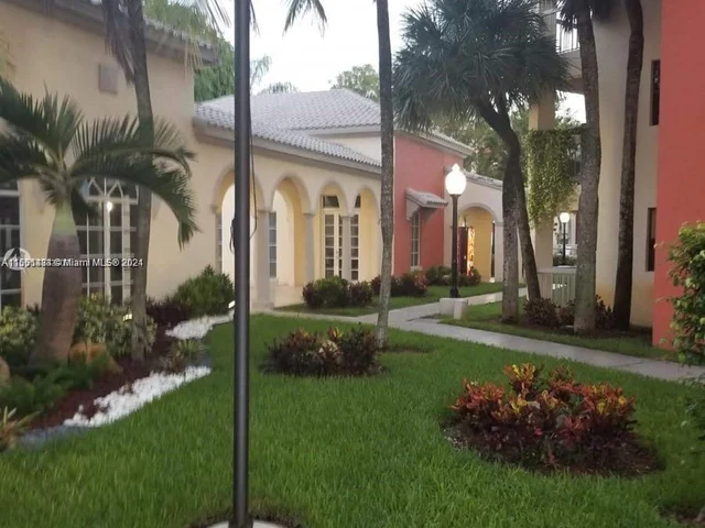 8323 Lake Dr # 405, Doral FL 33166