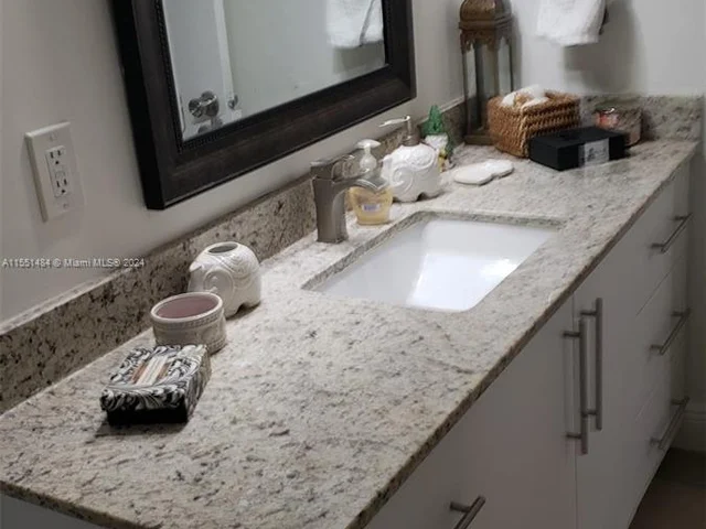 8323 Lake Dr # 405, Doral FL 33166