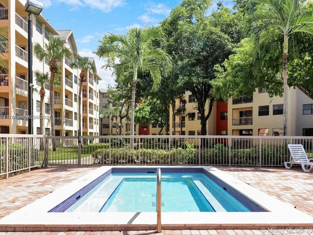 8323 Lake Dr # 405, Doral FL 33166