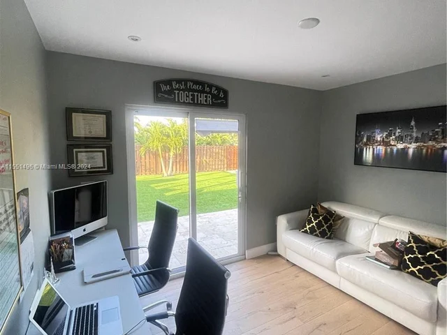 6901 NW 82nd Ct, Tamarac FL 33321