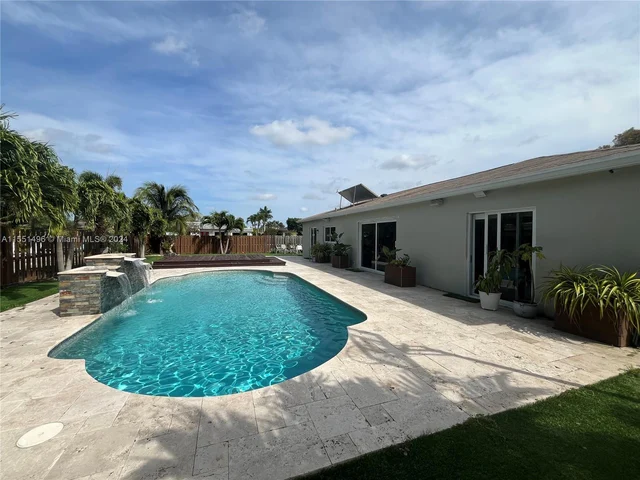 6901 NW 82nd Ct, Tamarac FL 33321